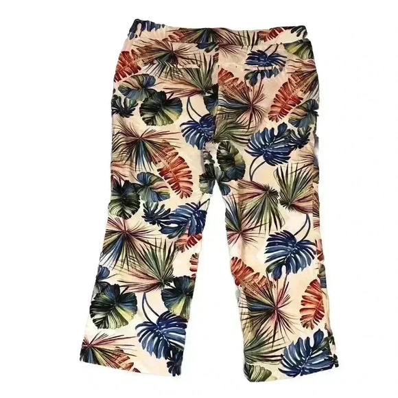 Chicos 2.5P (14P) Capris Island Tropical Jungle Leaf Print Button Front - Picture 4 of 6